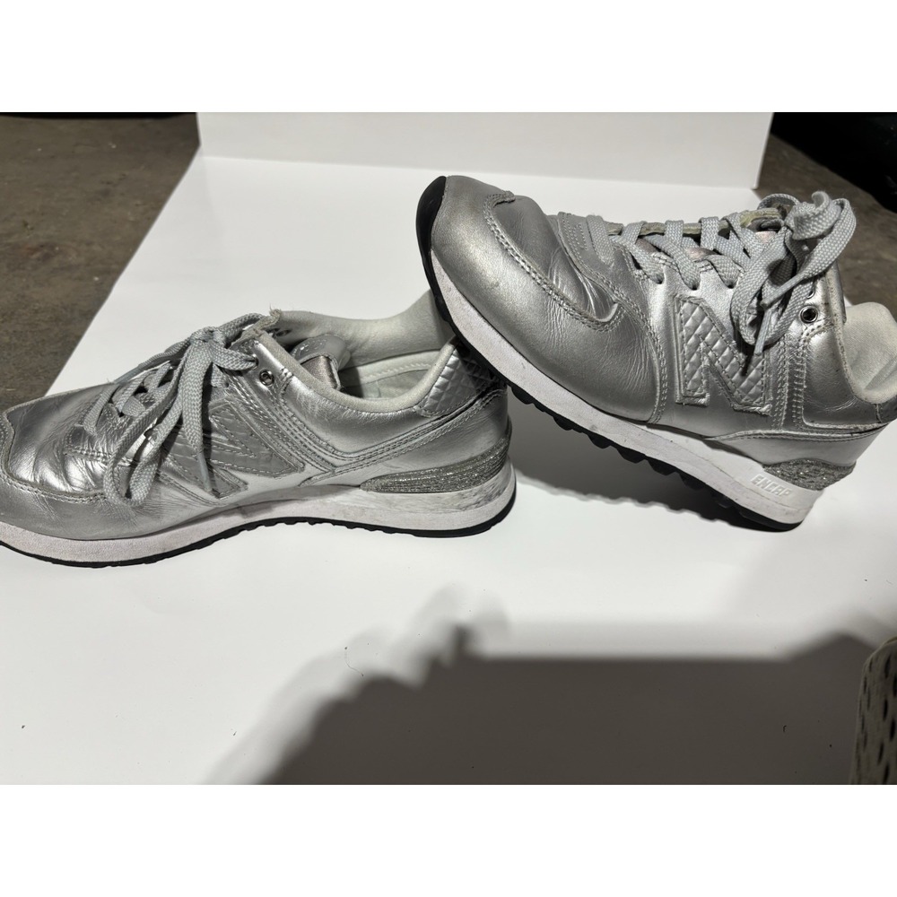 New Balance 574‎ Metallic Silver Sneaker Size 7.5